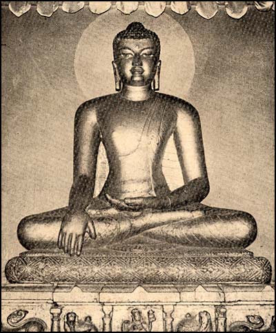 The Buddha statue in the Mahabodhi Temple (10th or 11th century)