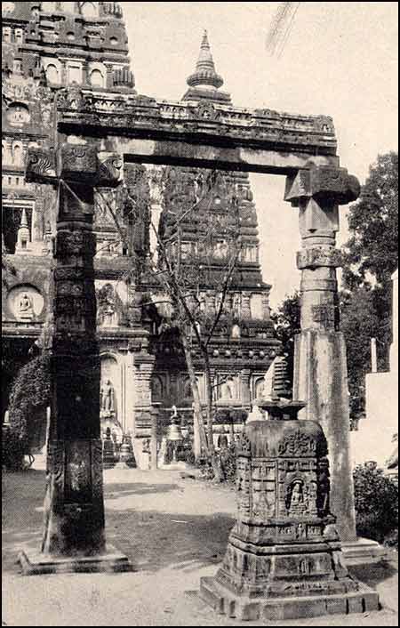 The stone gateway as it appeared in about 1935